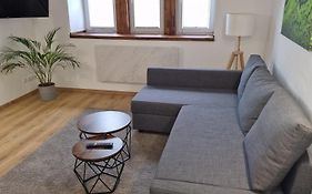 Exklusives Zimmer mit geteiltem Bad und Küche KG